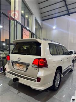 تۆیۆتا لاند کروزەر